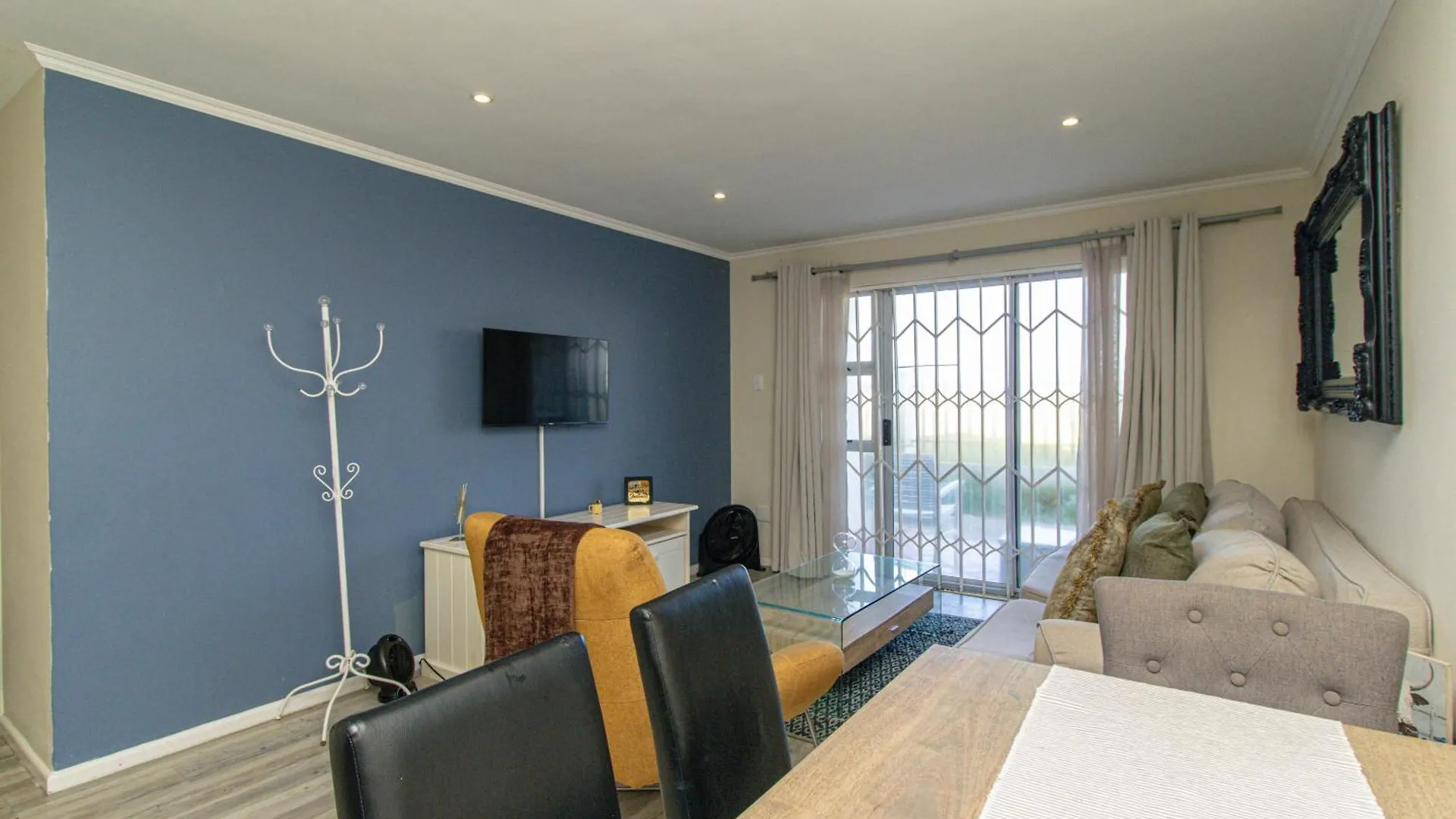 Modern Seaview Apartment Port Elizabeth